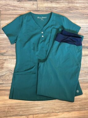 Easy Stretch green Medical Scrub Set with Navy Waistband